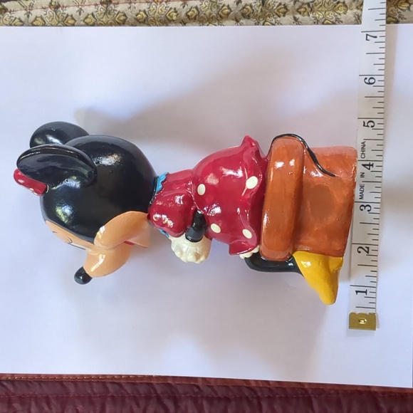 Vintage 1968 DISNEY* Minute Mouse coin back complete w/ original rubber stopper - Picture 6 of 17